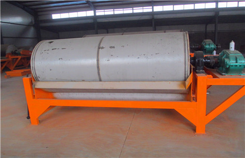磁選機(jī)，永磁磁選機(jī)，帶式永磁磁選機(jī)，帶式永磁磁選機(jī)為脫水槽創(chuàng)造穩(wěn)定的工作條件!