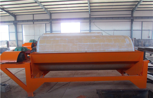 干粉磁選機(jī)，關(guān)注行業(yè)生產(chǎn)，干粉磁選機(jī)更適合市場(chǎng)使用，關(guān)注行業(yè)生產(chǎn)，干粉磁選機(jī)更適合市場(chǎng)使用磁場(chǎng)一般為多少_磁塊如何排列