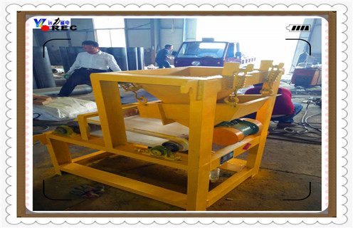 干式磁選機，廣西干式錳礦磁選機_推薦合適廠家皮帶及結(jié)構(gòu)價格，廣西干式錳礦磁選機 